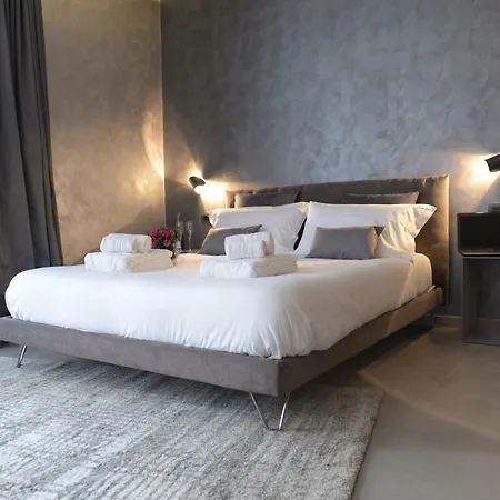 Suite28 * برينديسي
